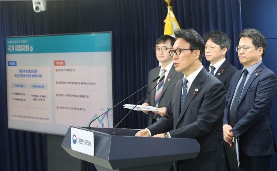 [포토] 행정통합 관련 브리핑하는 김민석 총리