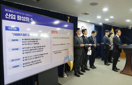 [포토] 브리핑 하는 김민석 국무총리