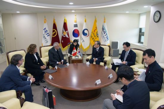 방사청장, 페루 의원단과 면담…방산협력 논의