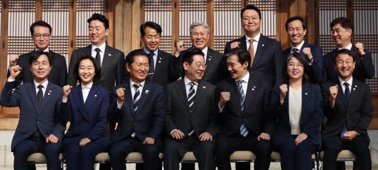 국힘 빠진 지도부 오찬…李대통령 "야당도 외교·안보에는 힘 모아 달라"