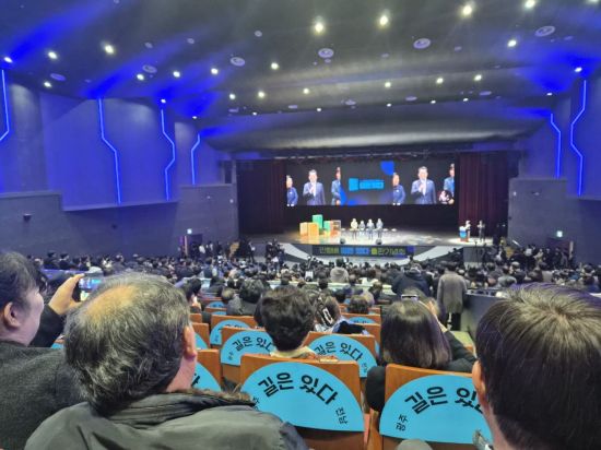 "통합 되게 생겼습니다"…민형배 출판기념회서 웃음 터진 이유