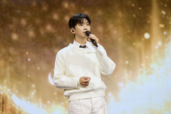 임영웅, 하늘빛 고척돔서 투어 시작…사흘간 5만4000명