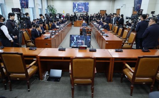 '이혜훈 청문회' 파행 진행…후보자 착석도 못한 채 여야 설전