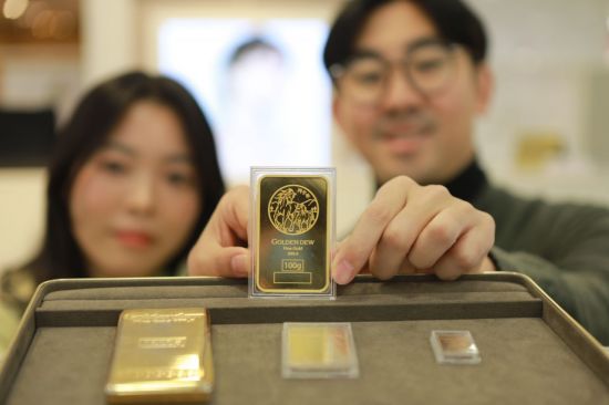 [포토]롯데백화점 광주점 '붉은 말의 해' 골드바 출시