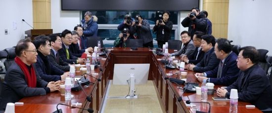 [포토] 한자리에 모인 국민의힘 소장파