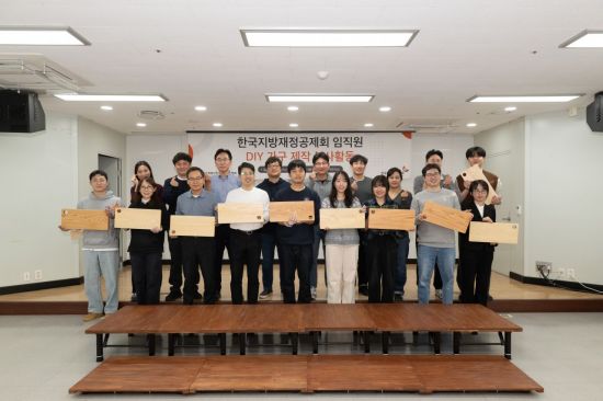 재정공제회, 장애인 공동생활가정 106곳에 '사랑의 DIY 가구' 기부