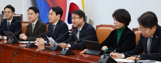 검찰개혁 타임라인 정한 민주당…"22일 의총 열어 의원 의견 수렴"