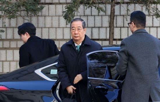 [포토] 한덕수, 1심 선고 앞두고 법원 출석