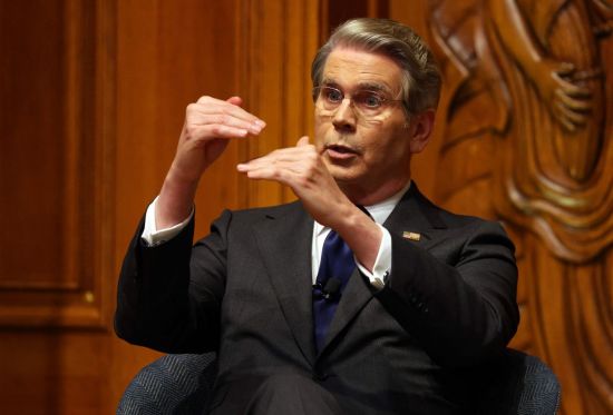 美재무 "'관세 환급소송' 페덱스, 소비자에 돌려줄 방안 밝혀야"