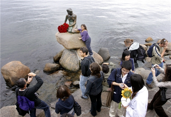 '덴마크의 국보' 인어공주 동상 모형, 한강에 설치된다