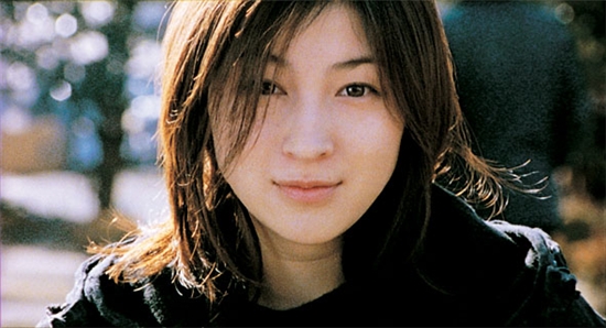 히로스에 료코는 2003년 패션 디자이너 오카자와 타카히로와 결혼한 후 2008년 이혼했다. 이어 2010년에 캔들 아티스트 캔들 준과 재혼했다. 두 번의 결혼에서 2남1녀를 얻었다.
[사진=아시아경제DB]