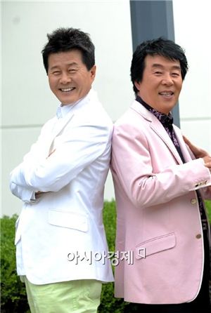 태진아(왼쪽)와 송대관.