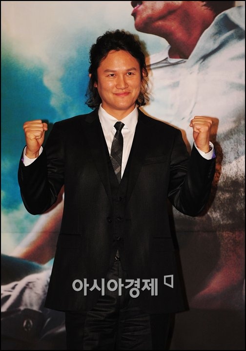 [스투포토]강성진 '맞짱, 파이팅!' - 아시아경제
