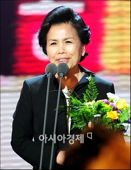 '엘레지 여왕' 이미자 대중음악인 최초 금관문화훈장