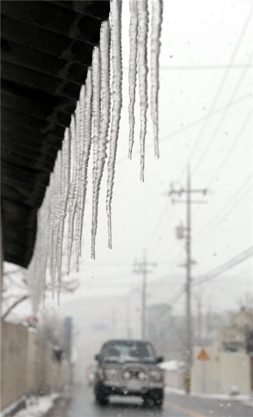 수정 고드름? 석면 고드름 만지지 마세요!
