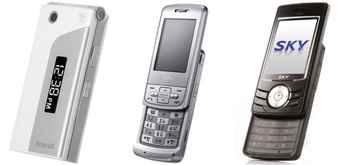삼성 애니콜 SCH-S470, LG 싸이언 SV570, 팬텍 스카이 IM-S340L.(왼쪽부터)