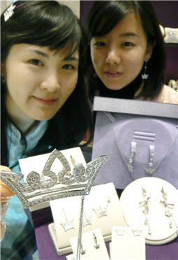 제이에스티나의 피겨여왕 김연아 귀걸이.