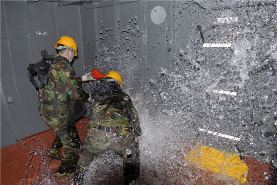 [화보] 천지함 소화·방수훈련