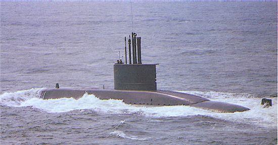 장보고급(209급) 잠수함. 장보고급잠수함은 독일 해군의 209급을 국내에서 면허 생산한 것으로 현재 9척이 건조되었다.1200톤급 디젤 잠수함으로 정숙성이 매우 뛰어나며 어뢰와 기뢰는 물론 하푼발사도 가능하다. 