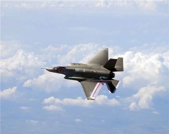 최강전투기 F-22 랩터의 수출용 모델은