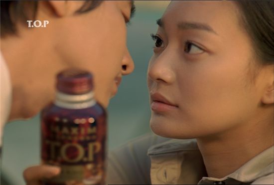 원빈-신민아, 커피CF 속 키스 장면 화제 - 아시아경제