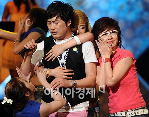 [포토]정찬우, 미녀들의 사랑을 한 몸에