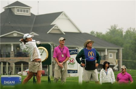  김인경이 맥도널드 LPGA챔피언십 첫날 10번홀에서 힘찬 티 샷을 날리고 있다. 사진=하나금융 제공 