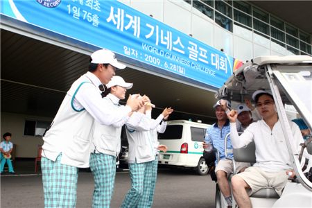 [기네스 도전기] "헉~ 하루에 75홀 플레이를(?)"