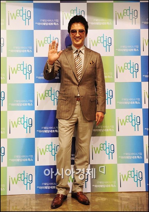 [포토]정준호 '김태욱 사업 번창하세요'