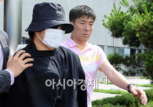 [포토]압송되는 故 장자연 전 소속사 대표 김모씨