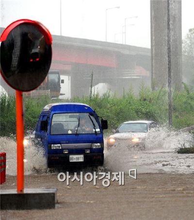 175mm '물폭탄' 맞은 서울… 도로·시설 등 통제