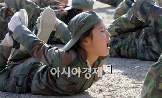나약한 당신 "군복을 입어라"