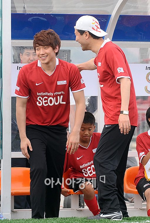 [포토]오세훈 시장-비 '선수교체'