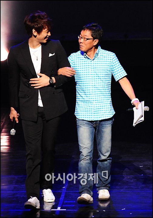 [포토]비-김제동, 신랑신부 입장(?)