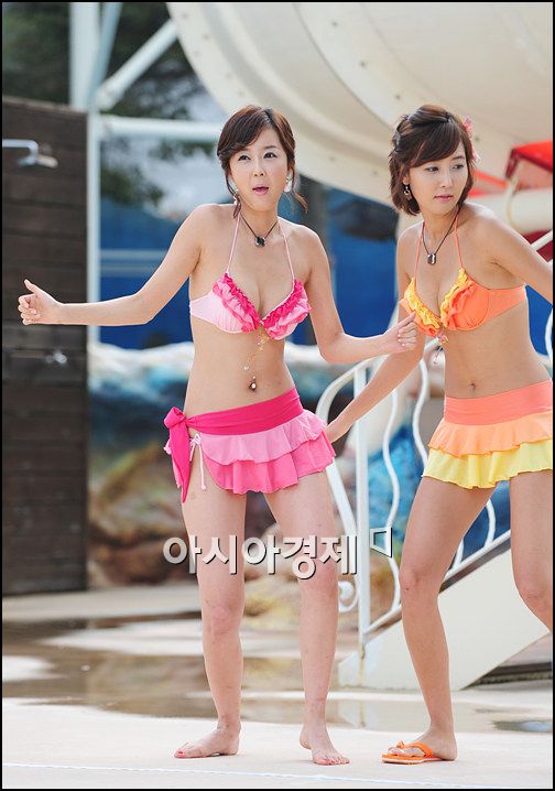 [포토]자매 레이싱걸의 섹시 댄스대결 