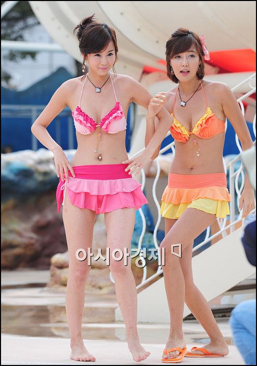 [포토]자매 레이싱걸의 섹시 댄스대결 