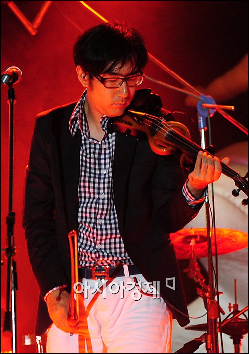 [포토]정상적으로 공연 펼치는 유진박