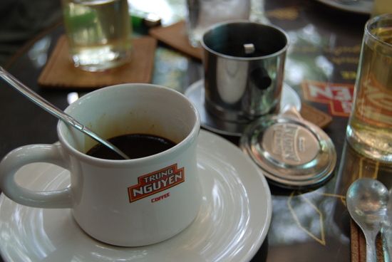 베트남 유명 커피 전문점 중 하나인 '쭝 응우웬'. 마트에서도 쉽게 이 브랜드 제품을 구입이 가능할 만큼 대중화 되어 있다. 