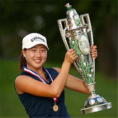  송민영이 US여자아마추어골프챔피언십 우승 직후 트로피를 들고 포즈를 취하고 있다. 사진=USGA홈페이지 