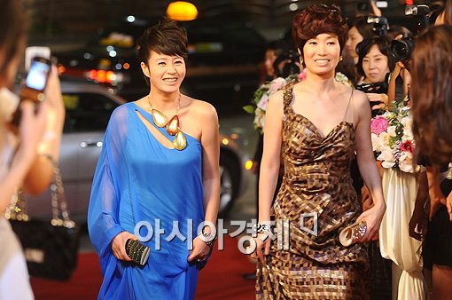 [포토]김혜수-나영희 '레드카펫 밟아요~'