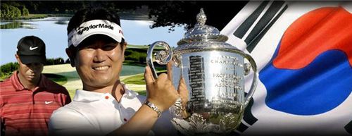  양용은이 PGA챔피언십에서 우승하자 PGA투어(www.pgatour.com)에서도 홈페이지 메인 상단에 양용은이 우승트로피를 들고 있는 모습과 태극기, 고개 숙인 타이거 우즈의 사진을 합성해 올렸다. 
