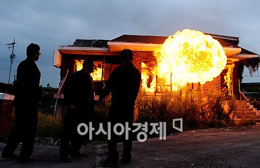 [포토스케치]김승우-이민정, 뮤비서 애절한 키스신