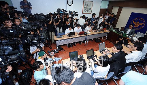 [포토]故 최진실 유골함 도난 사건에 쏠린 관심