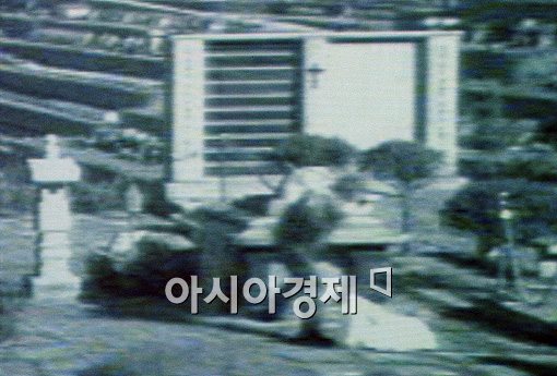 [포토]CCTV에 촬영된 故 최진실 유골함 사건 범인