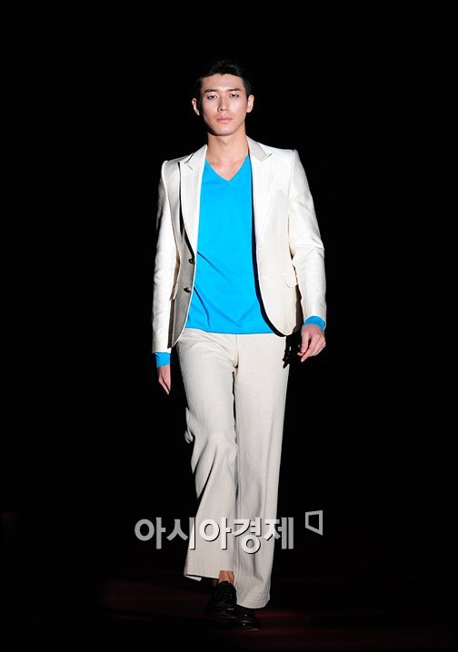 [포토]남성 모델들의 멋진 워킹