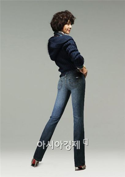 [포토] '우결' 황정음, 청바지입고 늘씬몸매 '과시'