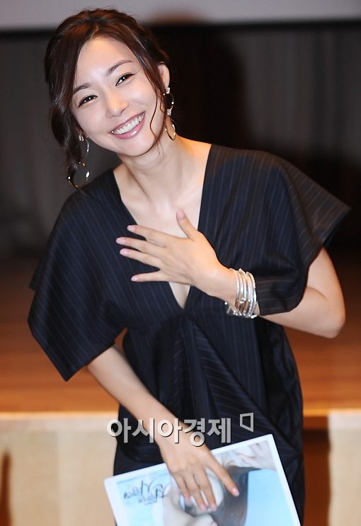 [포토]환한미소로 인사하는 고은미