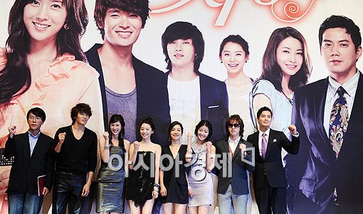 [포토]포토타임 갖는 '천만번 사랑해' 주역들