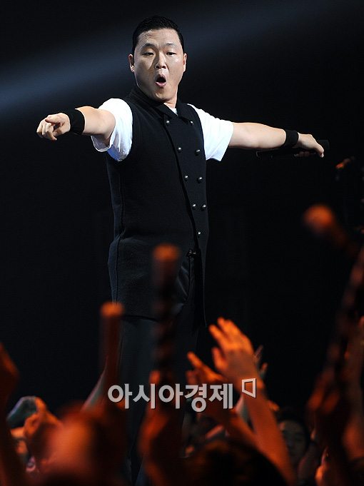 [포토]싸이 '다같이 뛰어!'