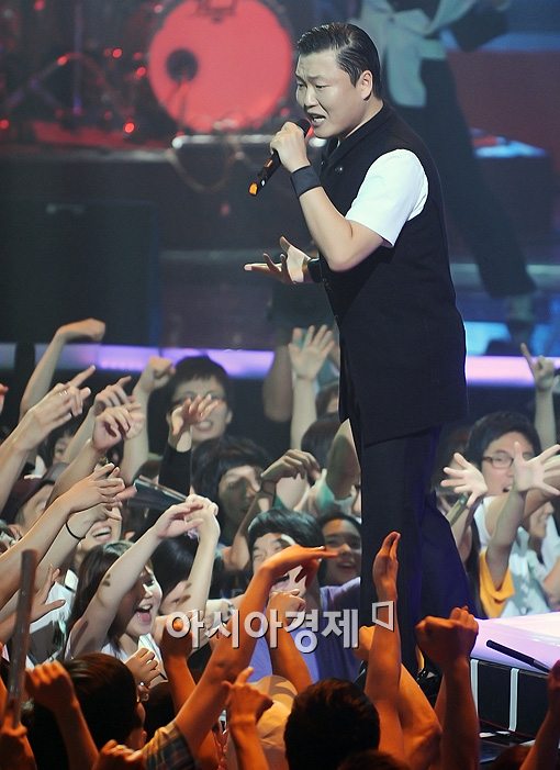 [포토]싸이에 환호하는 관객들